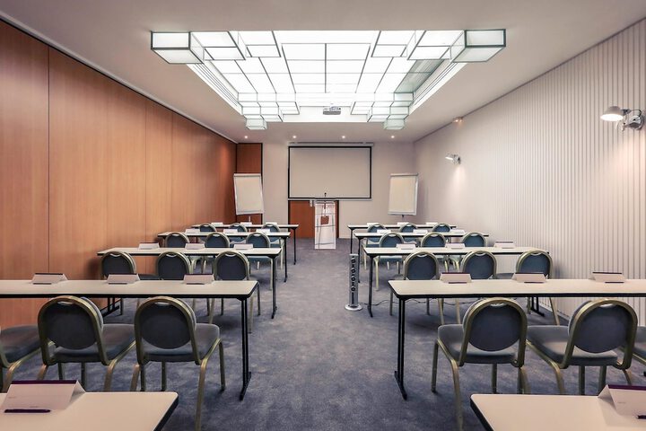 Business Center 49 of 52