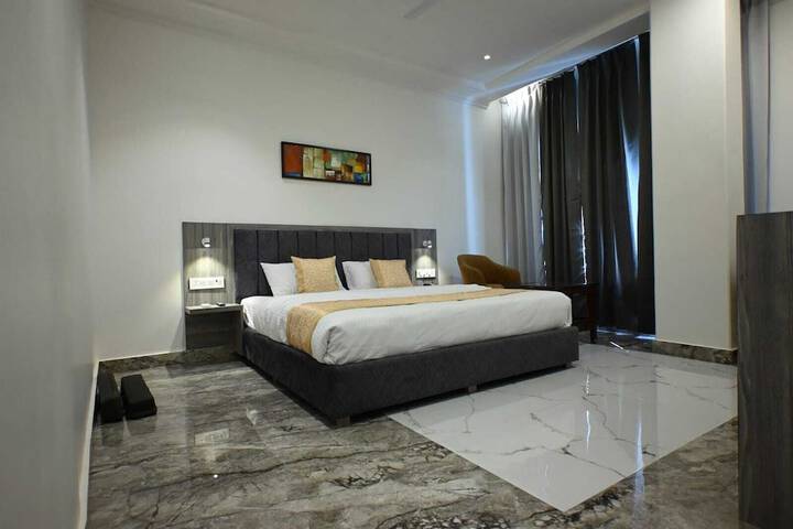 Room 13 of 62