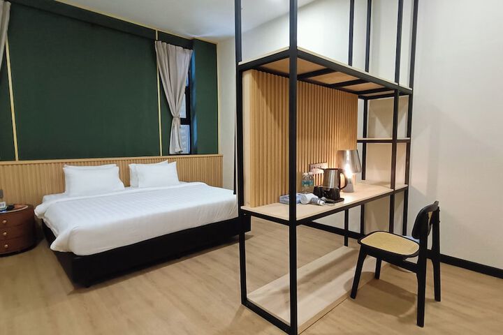 Room 17 of 35