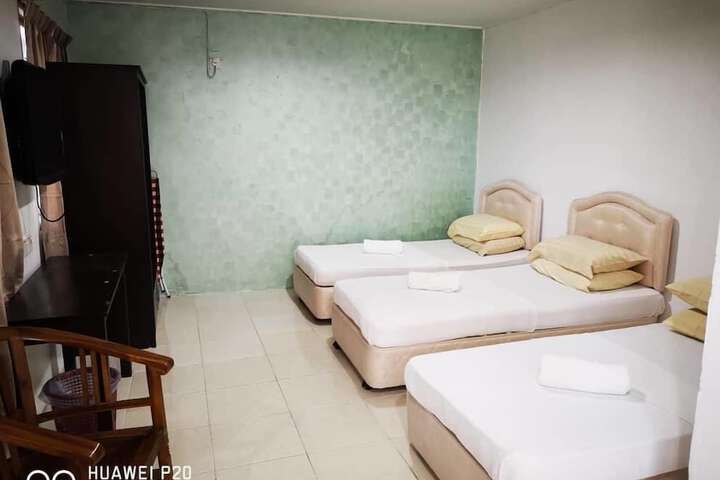 Room 7 of 18