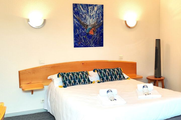 Room 16 of 34