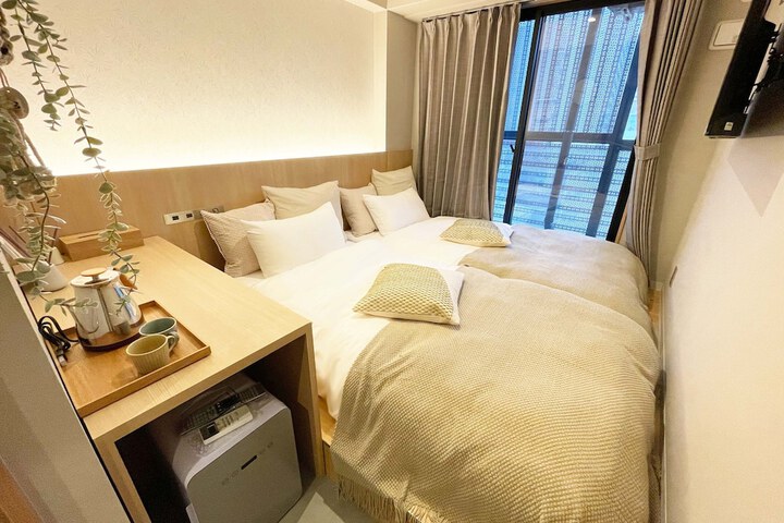 Room 8 of 18