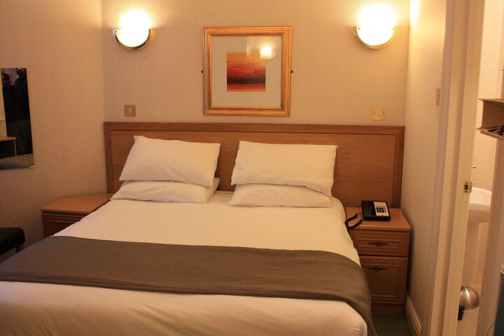 Room 11 of 25