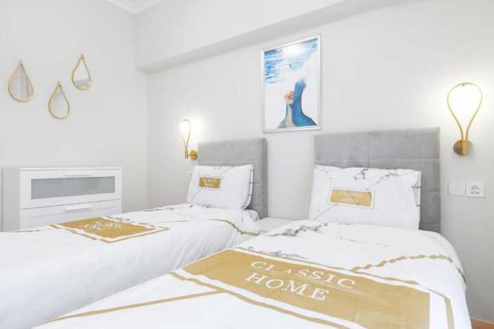 Room 6 of 14