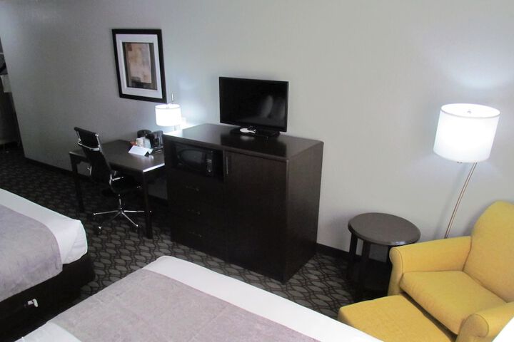 Basic 2 Queen Beds (4 of 9)
