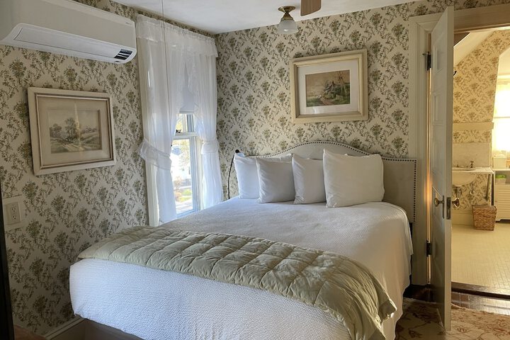 Room 42 of 100