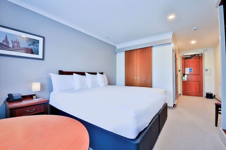 Room 42 of 110