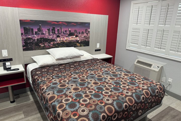 1 Queen Bed (7 of 44)