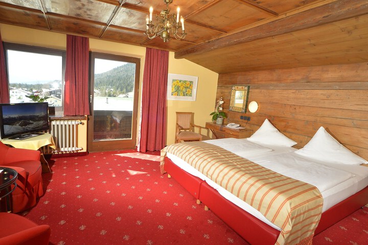 Room 25 of 103