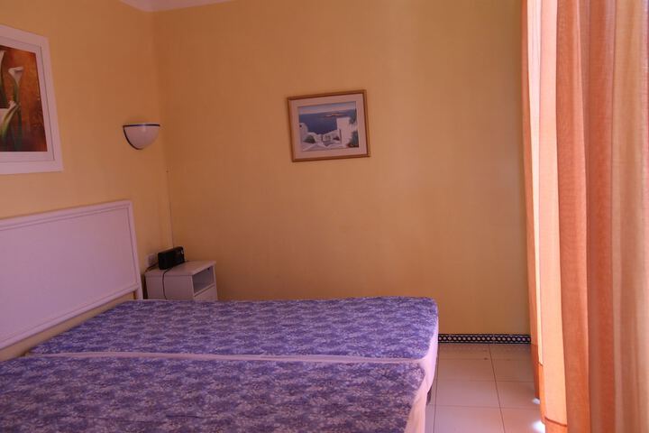 Room 6 of 18