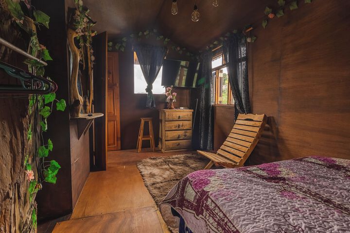 Room 5 of 65