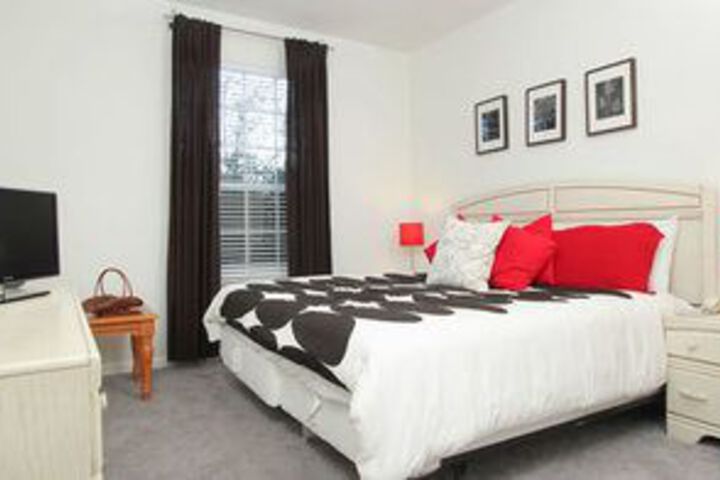 Room 6 of 13