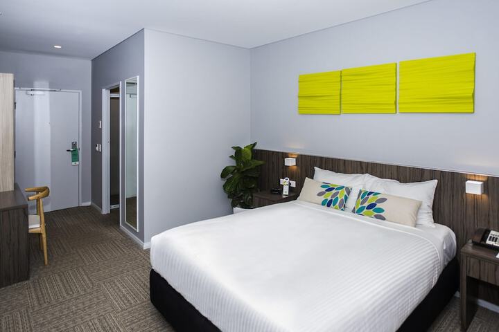Room 42 of 102