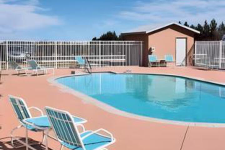 Pool 4 of 23