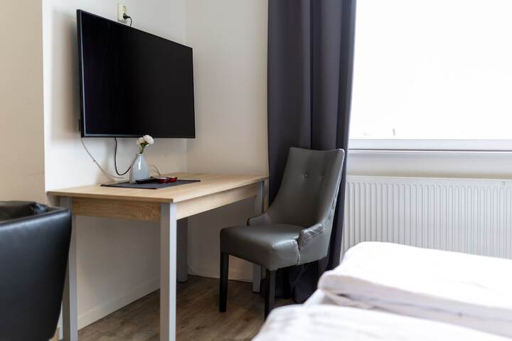 Room 34 of 89