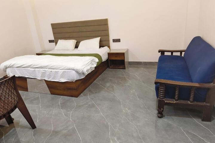Room 9 of 22
