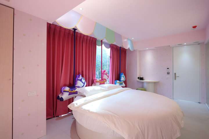 Room 2 of 74