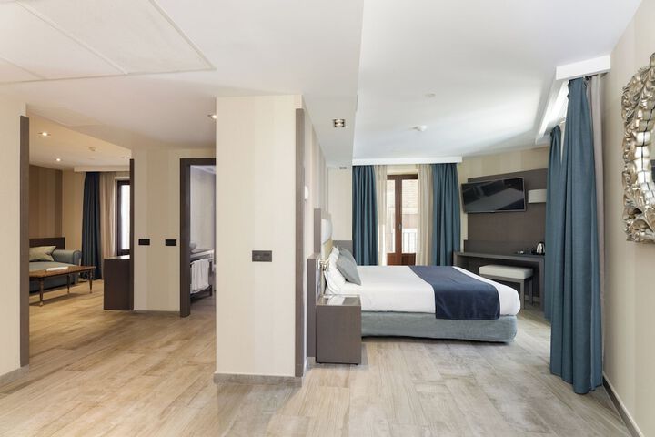 Room 19 of 83