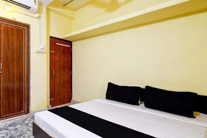 Room 11 of 16