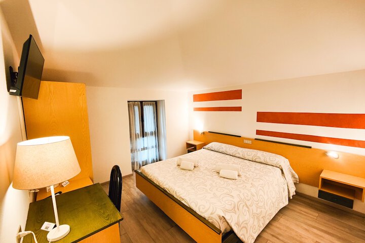 Room 10 of 40