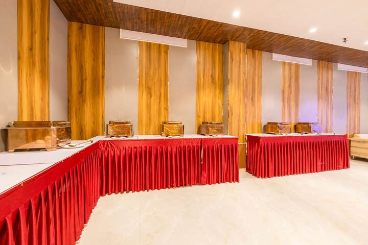 Ballroom/Hall 38 of 45