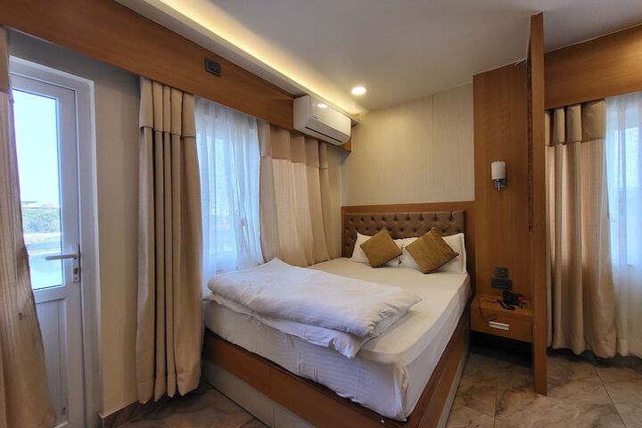 Room 12 of 75