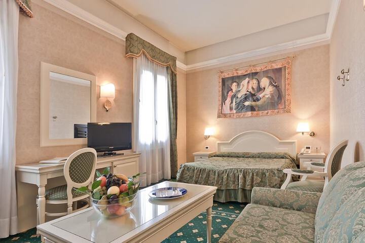 Room 9 of 45