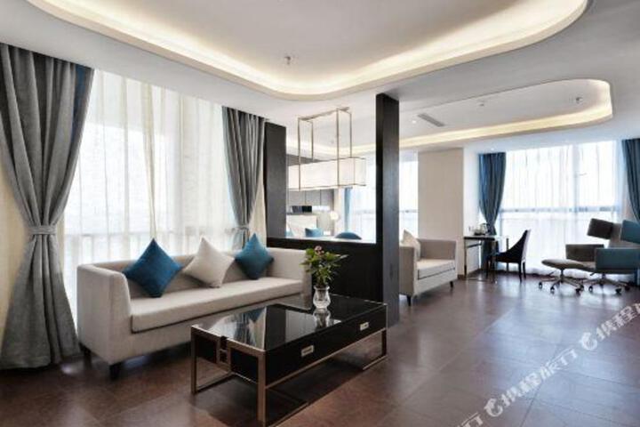 Hopin Select Hotel (Kunming High-speed Railway South Station college town)