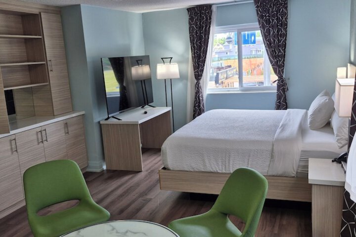 Room 44 of 99