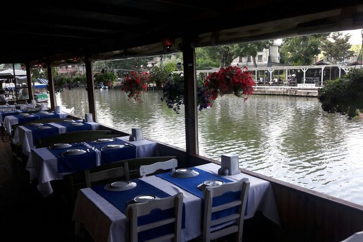 Dining 5 of 18