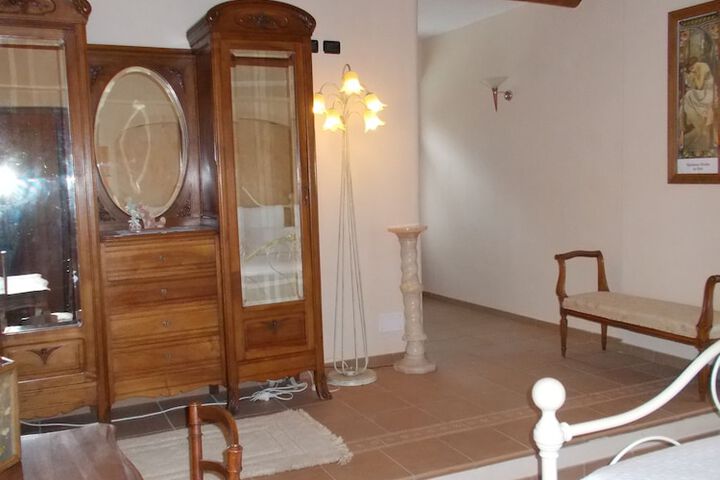 Room 10 of 38
