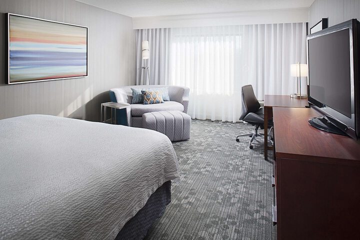 1 King Bed (4 of 13)