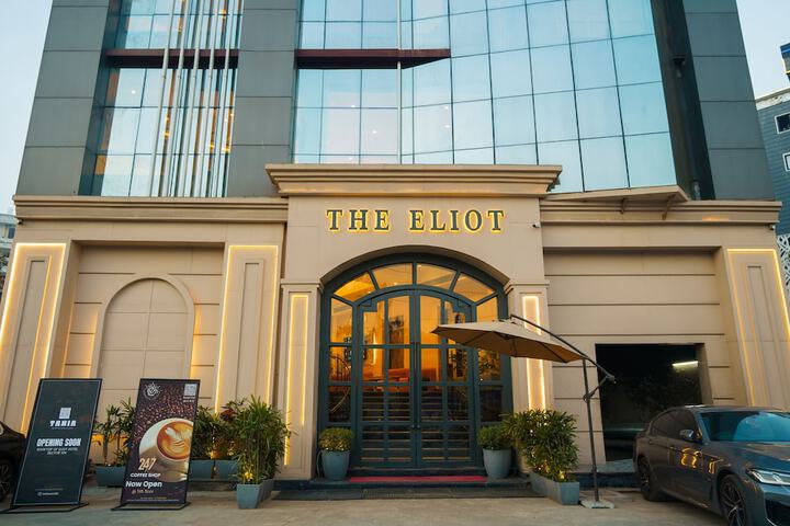 The Eliot Hotel & Banquet