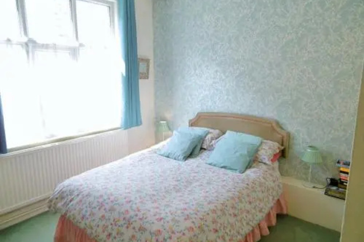 Room 4 of 17