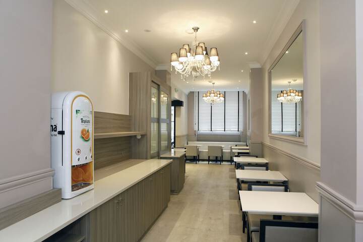 Entrance & Lobby