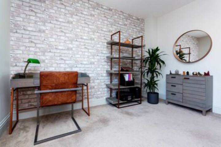 Room 10 of 20