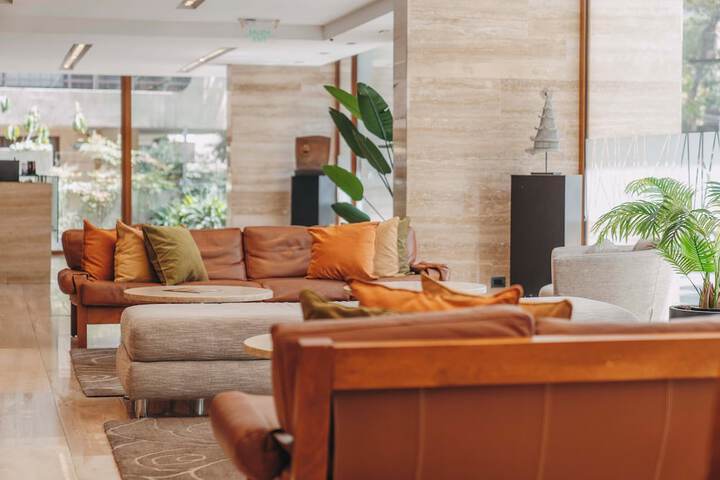 Guest Lobby