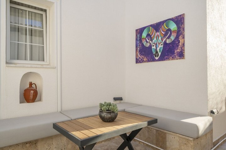 Room 10 of 68
