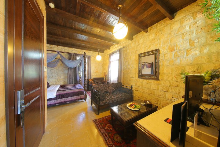 Room 4 of 49