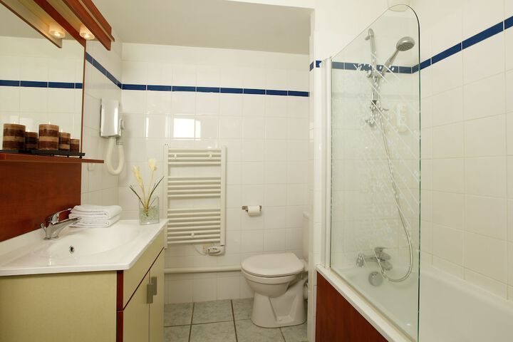 Room 14 of 18