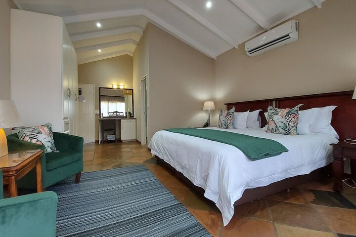 Room 9 of 30