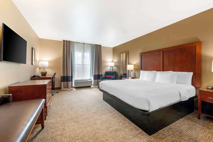 1 King Bed (21 of 35)