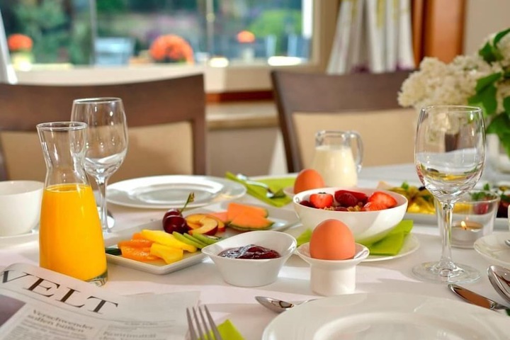Breakfast/Coffee Service 26 of 35