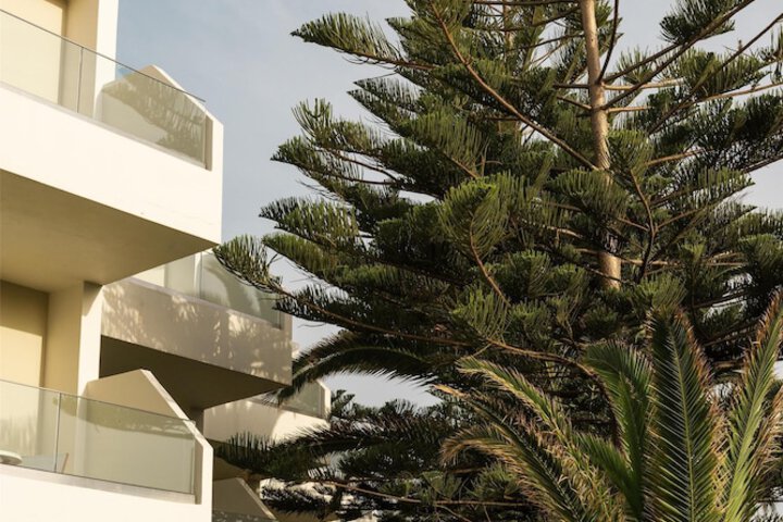 Hotel Exterior 306 of 340