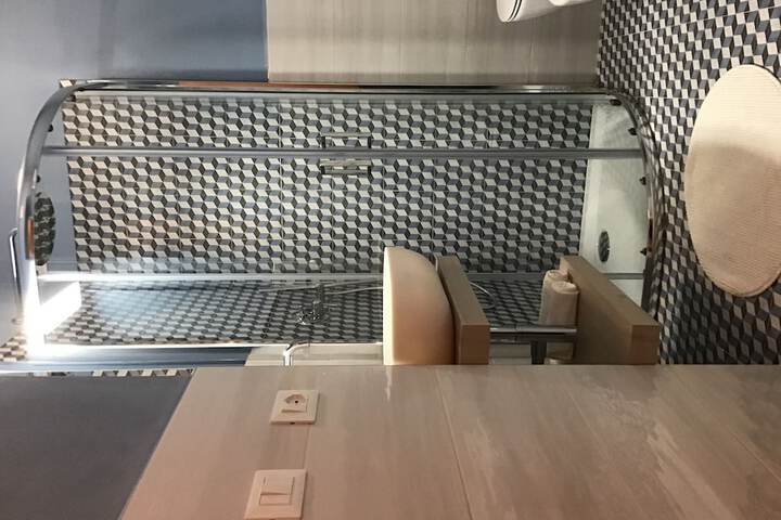Room 6 of 32