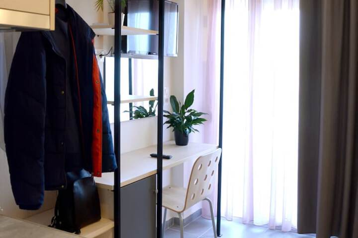 Room 4 of 40