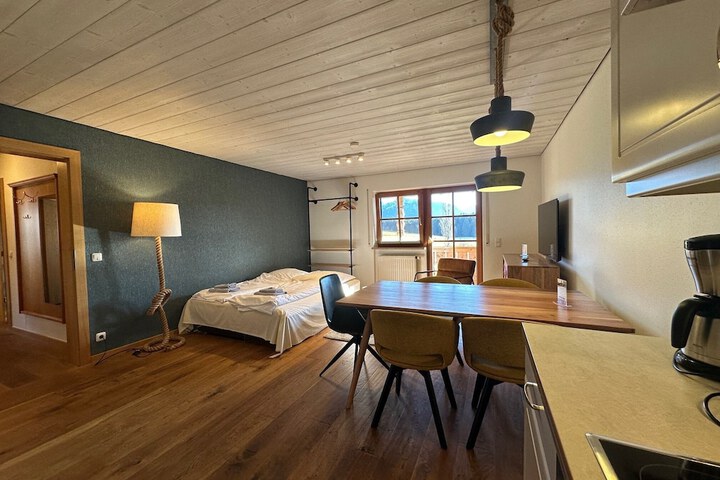 Room 103 of 221