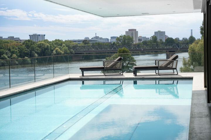 Pool 32 of 47
