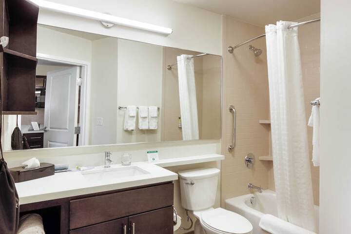 1 Queen Studio Suite with Kitchen (12 of 19)