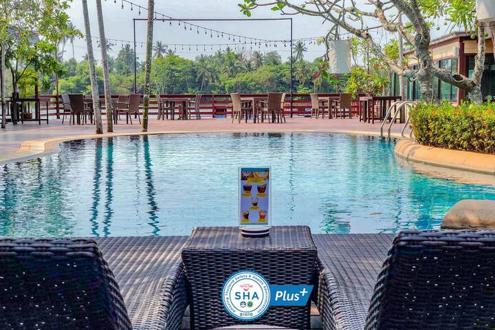Hotel Pool